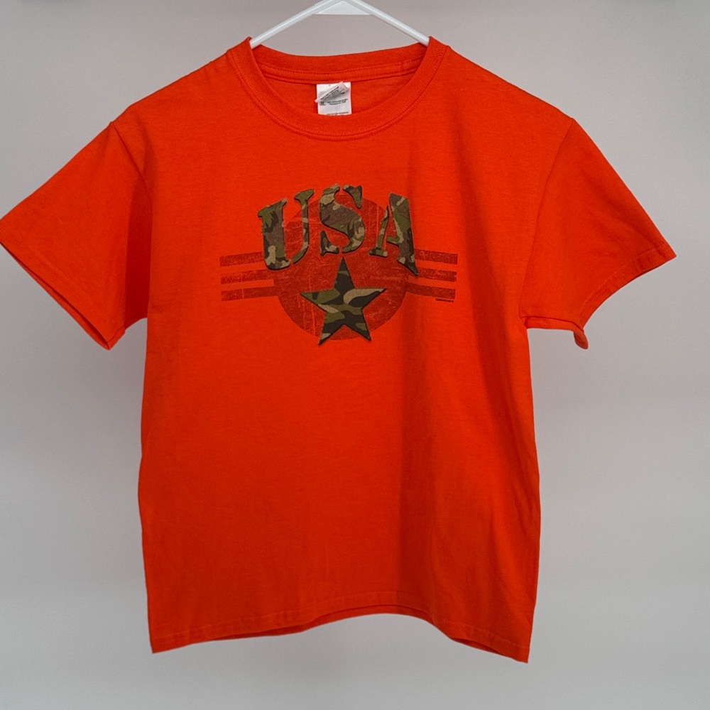 Youth camouflage USA orange short sleeve t-shirt size M.